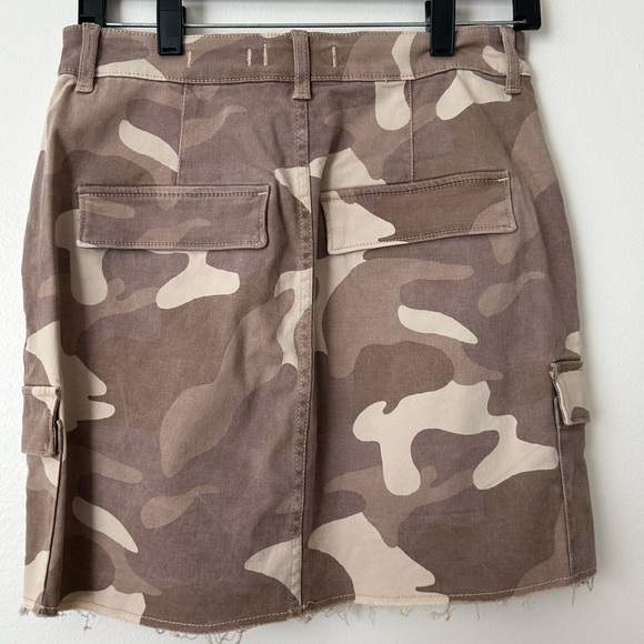 Hollister Cargo skirt size 9 - Picture 2 of 3